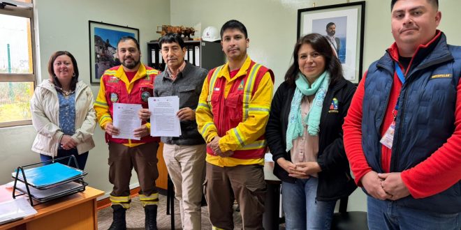 Firma de Convenio de Colaboración entre la Municipalidad de Dalcahue y CONAF